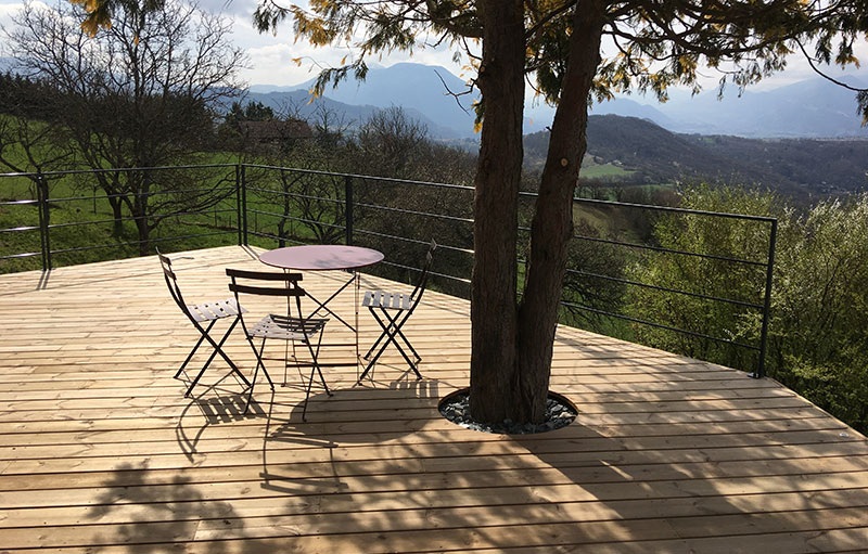 Création terrasse bois paysagiste Grenoble